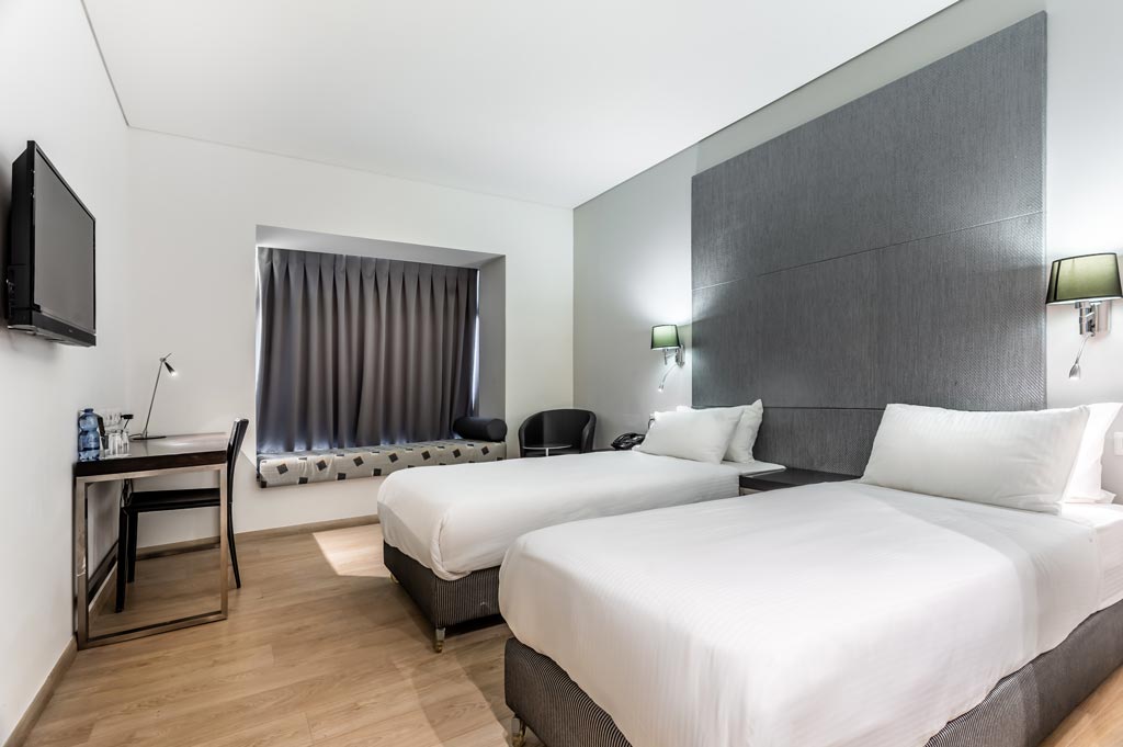 Benjamin Hotel Herzliya - Twin Room with seperated beds and TV