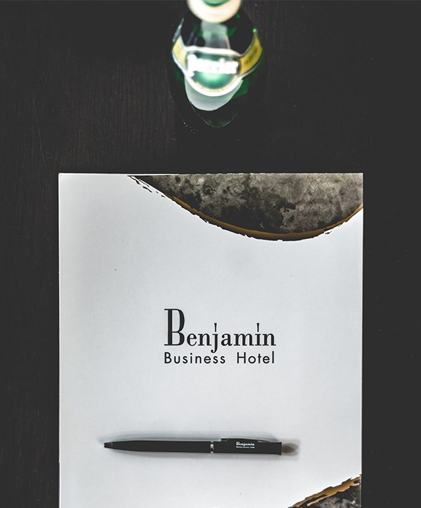מלון בנג'מין הרצליה - פנקס ועט